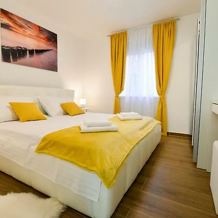 Sunset Gold Apartment